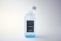 MILK MILK MILK!とのコラボメニュー。サイダーの底に宝石をイメージしたブルーのゼリーを加えた「TREASURE Jewelry SODA」。