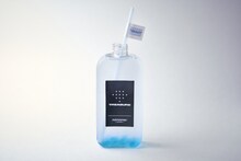 MILK MILK MILK!とのコラボメニュー。サイダーの底に宝石をイメージしたブルーのゼリーを加えた「TREASURE Jewelry SODA」。