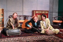 Chara（中央）と満島ひかり（右）。(c)フジテレビ