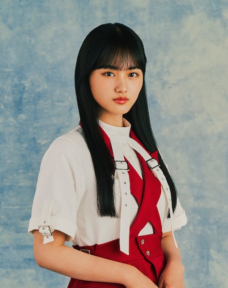 山崎天のソロアーティスト写真。