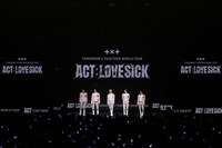 「TOMORROW X TOGETHER WORLD TOUR＜ACT : LOVE SICK＞IN U.S.」アメリカ・MICROSOFT THEATER公演の様子。(P)&(C)BIGHIT MUSIC