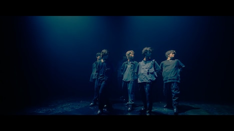 Ayumu Imazu「Over You」ミュージックビデオより。