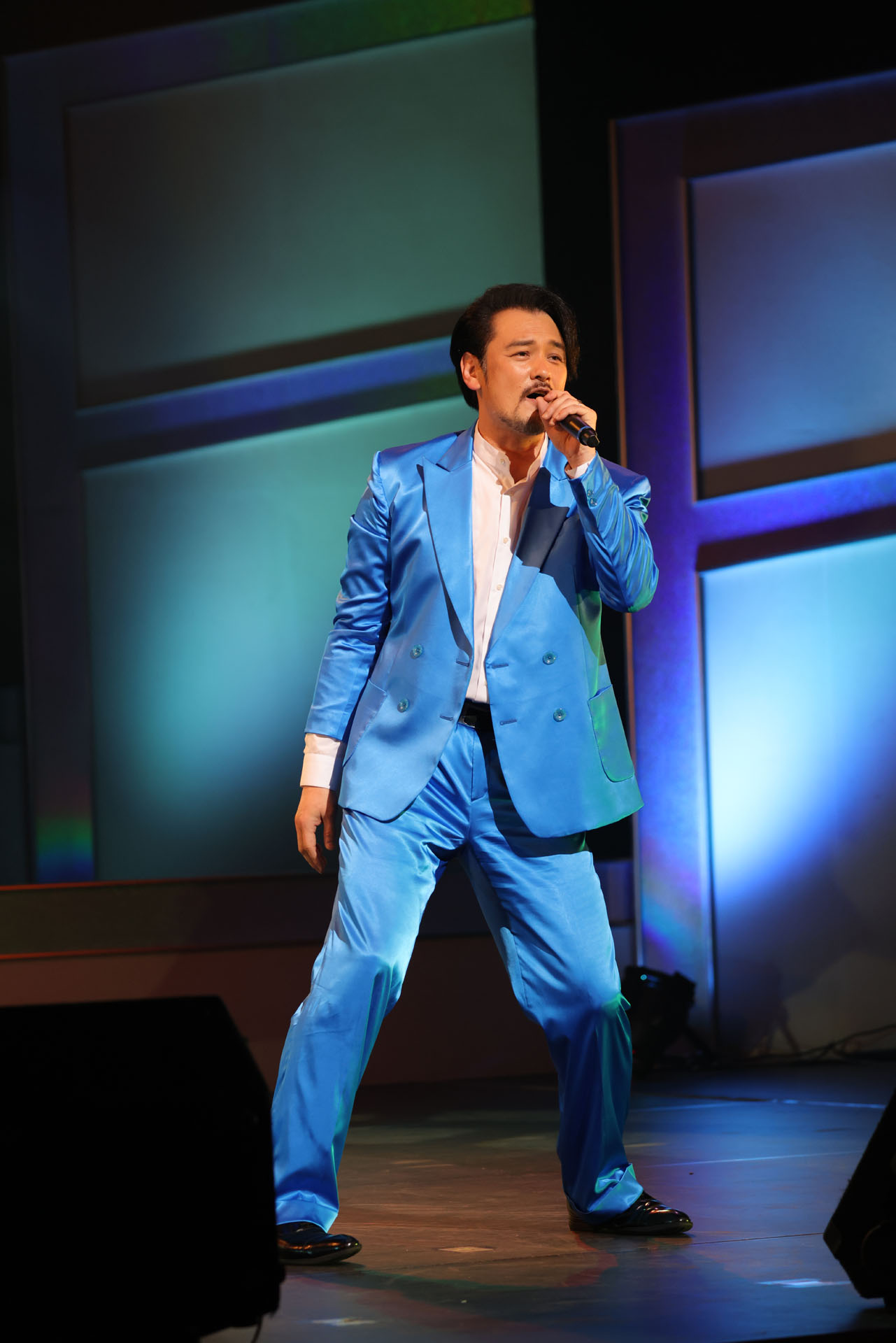 小田井涼平（純烈）