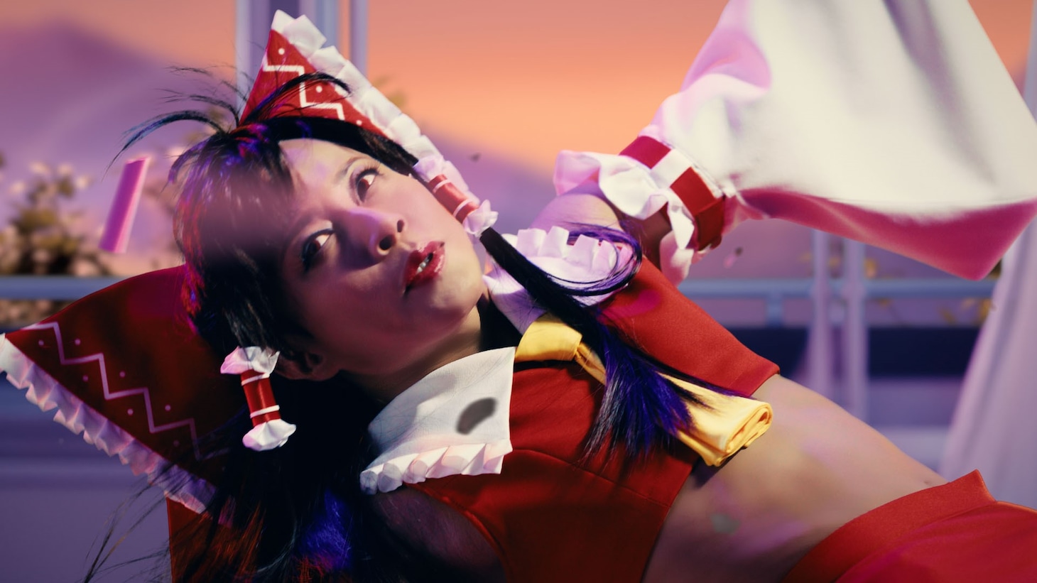 「東方アルカディアレコード」新CM「西川霊夢篇」より西川貴教。