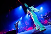 レキシとイルカの吉尾太郎。（撮影：聖徳太郎［田中聖太郎］）