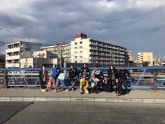 baduerykahが“音源付きTシャツ”で表現する激動の2022年、ゲストMCにサ上＆なかむらみなみ