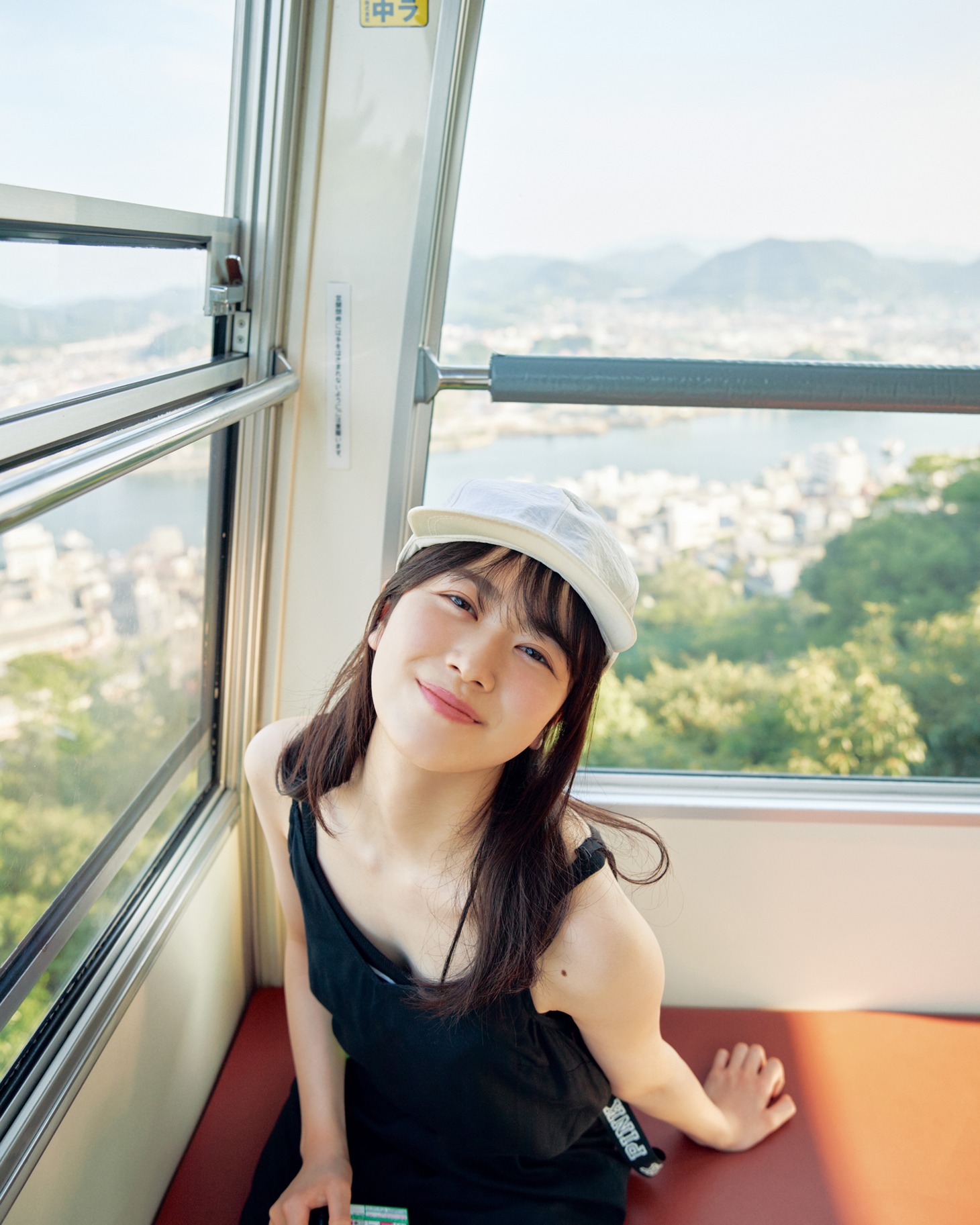 丹生明里「やさしい関係」より。（撮影：熊木優）