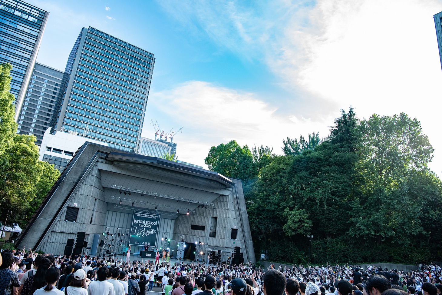 「lyrical school tour 2022 "L.S." FINAL @日比谷野外音楽堂」の様子。