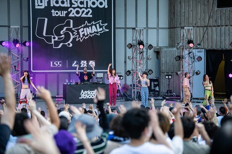 「lyrical school tour 2022 "L.S." FINAL @日比谷野外音楽堂」の様子。