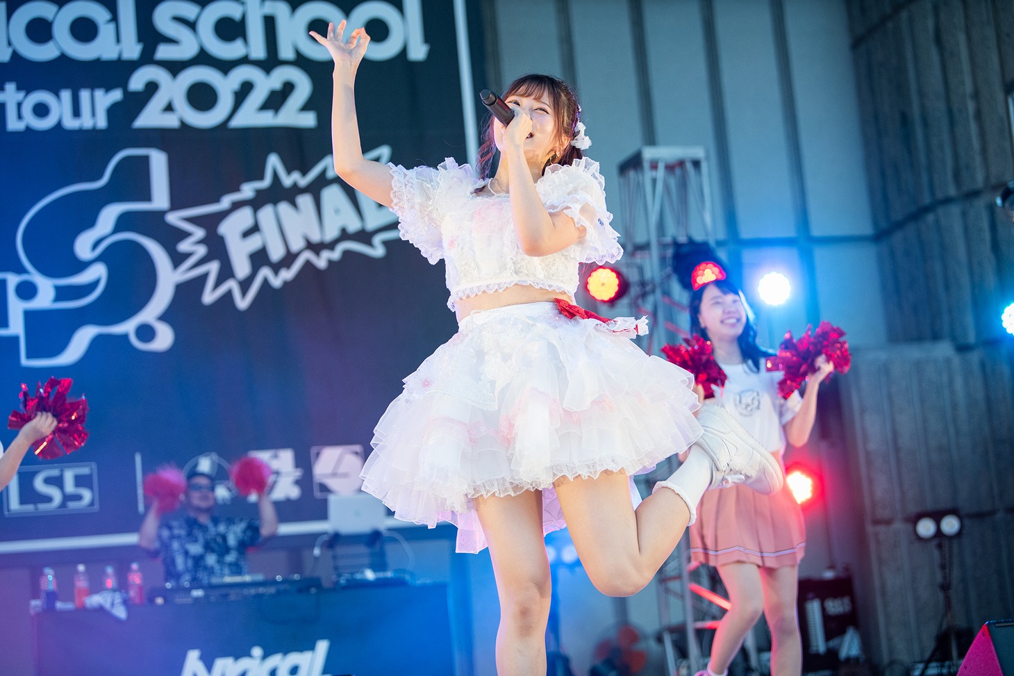念願のアイドル衣装で登場したhinako。