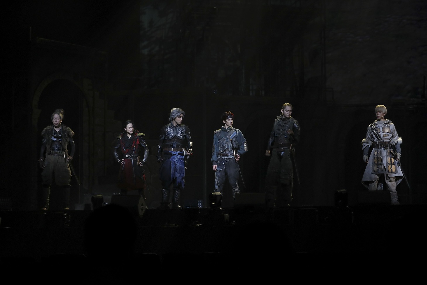 「REAL RPG STAGE『ETERNAL2』-荒野に燃ゆる正義-」舞台パートより。(c)Asobimo, Inc. (c)YOSHITAKA AMANO (c)LDH JAPAN