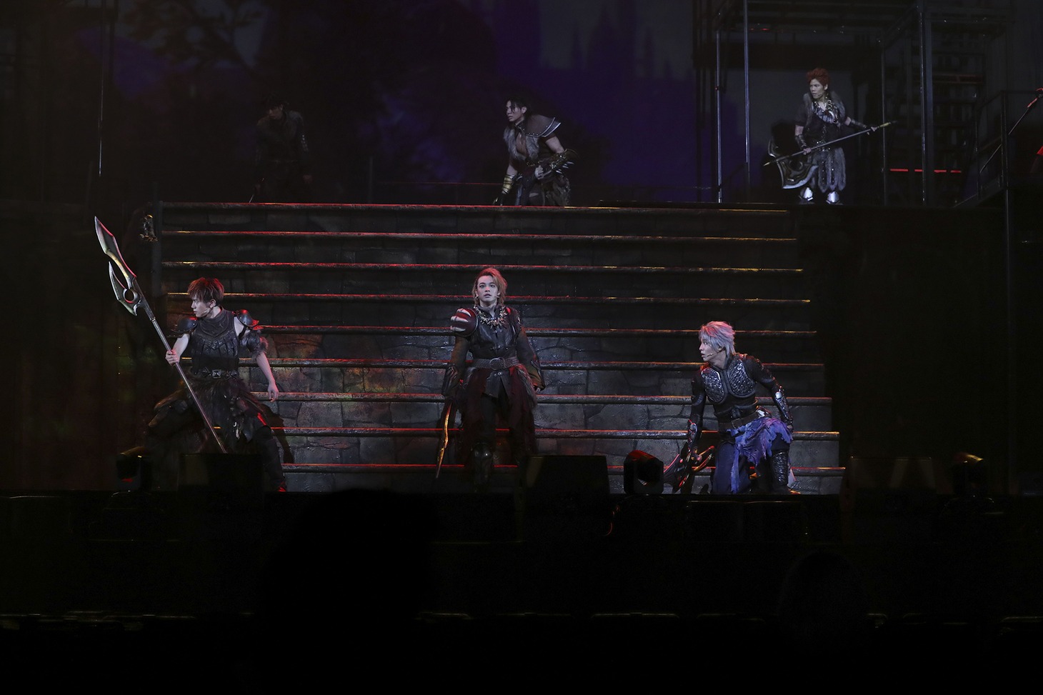 「REAL RPG STAGE『ETERNAL2』-荒野に燃ゆる正義-」舞台パートより。(c)Asobimo, Inc. (c)YOSHITAKA AMANO (c)LDH JAPAN