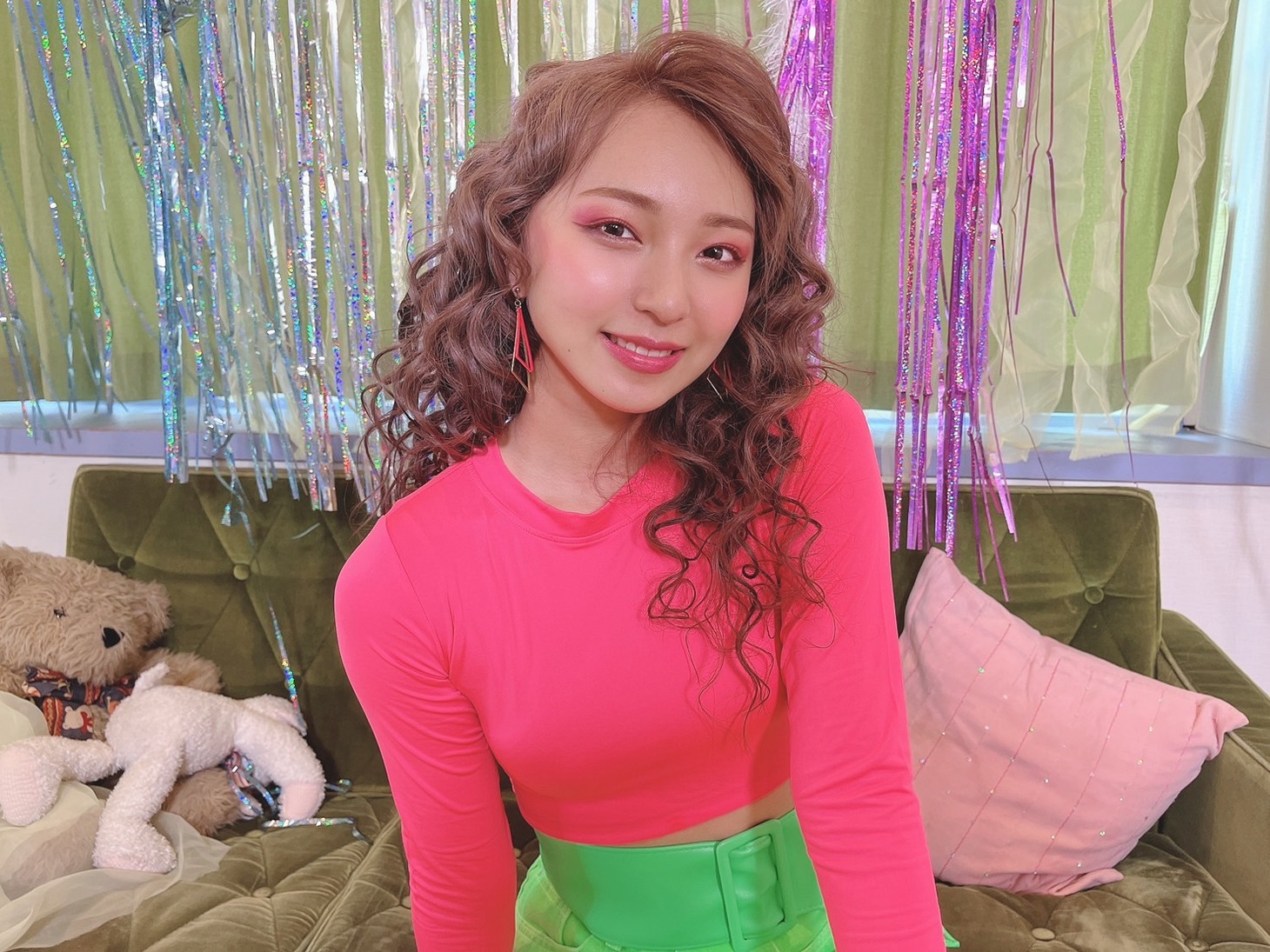 SHUGAR「my love, my road」ミュージックビデオのオフショット。