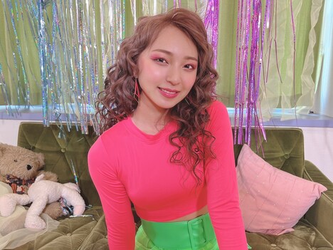 SHUGAR「my love, my road」ミュージックビデオのオフショット。