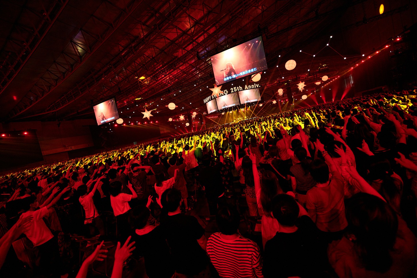 「GLAY LIVE TOUR 2022 ～We♡Happy Swing～ Vol.3 Presented by HAPPY SWING 25th Anniv.」幕張メッセ国際展示場9～11ホール公演の様子。（撮影：田辺佳子）