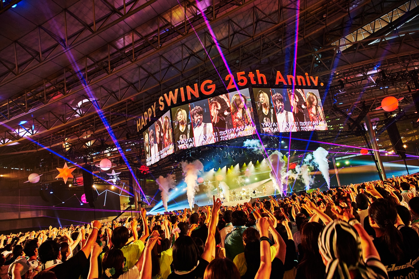 「GLAY LIVE TOUR 2022 ～We♡Happy Swing～ Vol.3 Presented by HAPPY SWING 25th Anniv.」幕張メッセ国際展示場9～11ホール公演の様子。（撮影：田辺佳子）