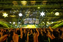 「GLAY LIVE TOUR 2022 ～We♡Happy Swing～ Vol.3 Presented by HAPPY SWING 25th Anniv.」幕張メッセ国際展示場9～11ホール公演の様子。（撮影：岡田裕介）