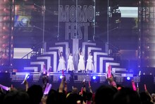 ももいろクローバーZ「ももクロ夏のバカ騒ぎ2022 -MOMOFEST-」の様子。(c)キングレコード