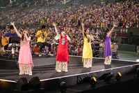 ももいろクローバーZ「ももクロ夏のバカ騒ぎ2022 -MOMOFEST-」の様子。(c)キングレコード