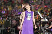 佐々木彩夏と高城れに。(c)キングレコード