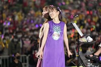 佐々木彩夏と高城れに。(c)キングレコード