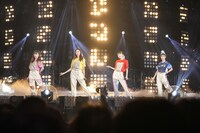 ももいろクローバーZ「ももクロ夏のバカ騒ぎ2022 -MOMOFEST-」の様子。(c)キングレコード