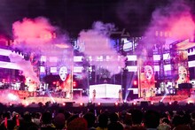 ももいろクローバーZ「ももクロ夏のバカ騒ぎ2022 -MOMOFEST-」の様子。(c)キングレコード