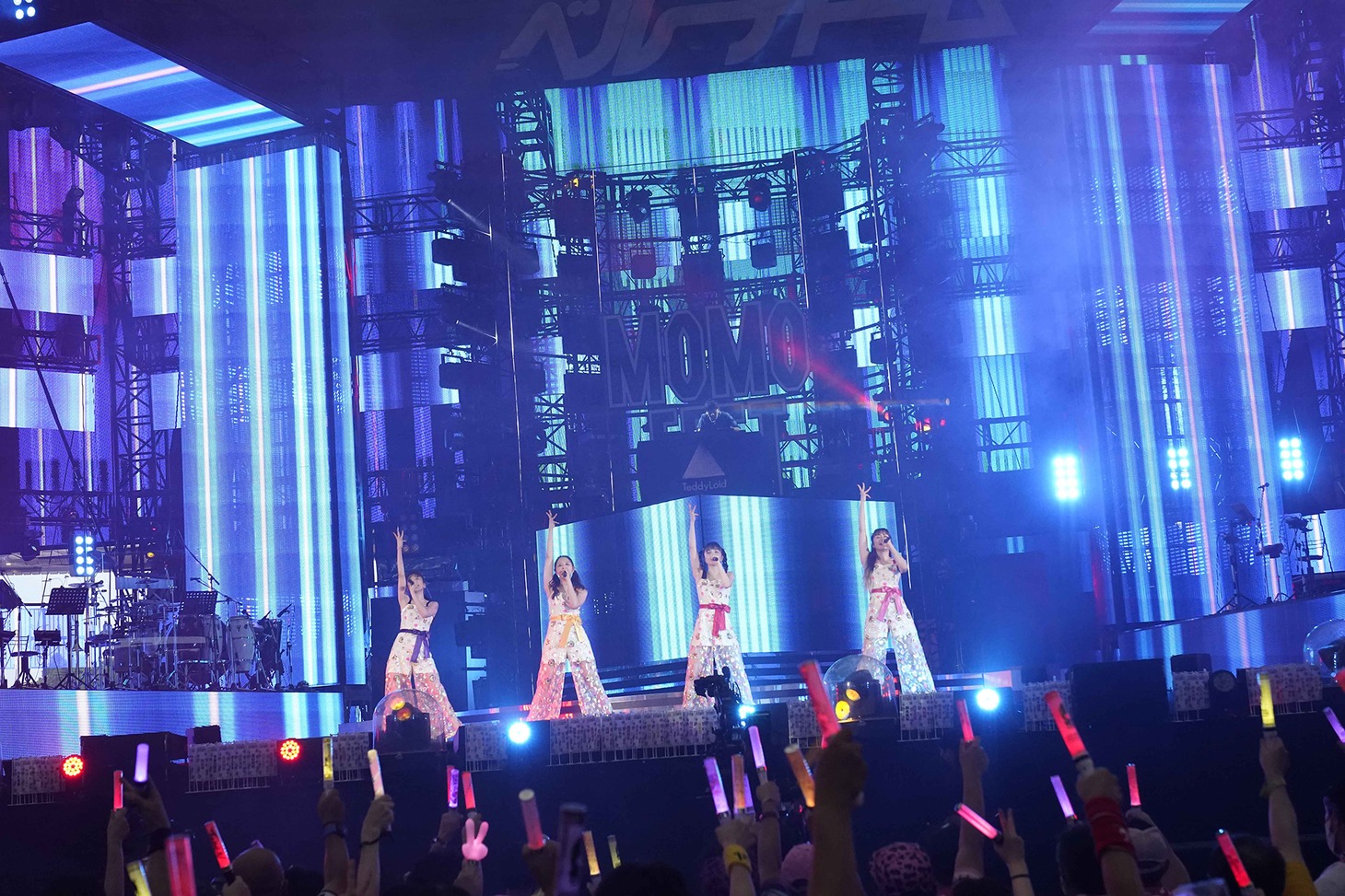 ももいろクローバーZ「ももクロ夏のバカ騒ぎ2022 -MOMOFEST-」の様子。(c)キングレコード