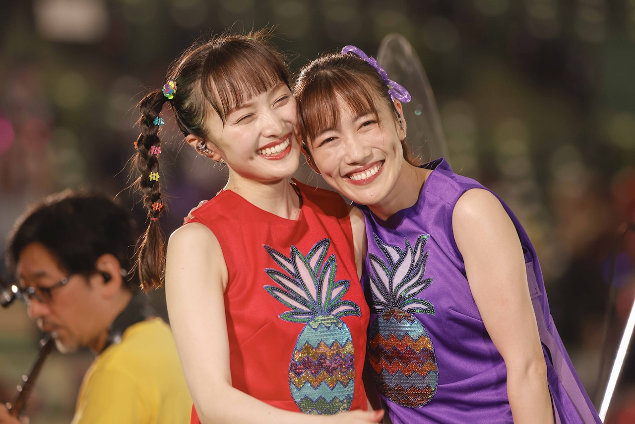 左から百田夏菜子、高城れに。(c)キングレコード [画像ギャラリー 45