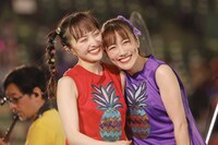 左から百田夏菜子、高城れに。(c)キングレコード