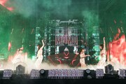 ももいろクローバーZ「ももクロ夏のバカ騒ぎ2022 -MOMOFEST-」の様子。(c)キングレコード