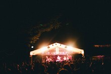 BREIMEN演奏中の苗場食堂。（撮影：マスダレンゾ）