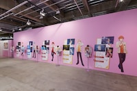 「Strawberry Summer!! すとぷり 夏の苺文化祭!!」より、「資料室」コーナーの様子。