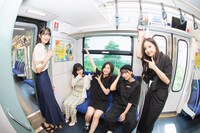 新交通ゆりかもめの車両に乗るDevil ANTHEM.。