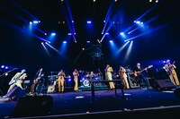 東京スカパラダイスオーケストラとALIのセッションの様子。（撮影：勝永裕介）