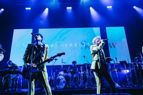 「S.O.S. [Share One Sorrow]」のパフォーマンスの様子。（撮影：勝永裕介）