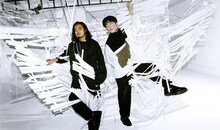 Creepy Nuts。左がR-指定。