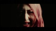 GLIM SPANKY「シグナルはいらない」ミュージックビデオより。