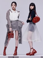 ITZYが起用された「CHARLES & KEITH FALL COLLECTION 2022」キャンペーンビジュアル。