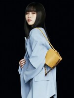 ITZYが起用された「CHARLES & KEITH FALL COLLECTION 2022」キャンペーンビジュアル。