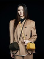 ITZYが起用された「CHARLES & KEITH FALL COLLECTION 2022」キャンペーンビジュアル。