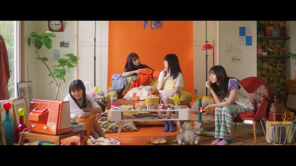 乃木坂46「好きというのはロックだぜ！」ミュージックビデオより。