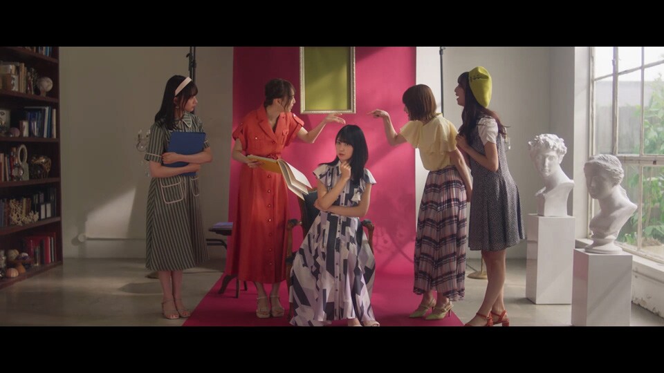乃木坂46「好きというのはロックだぜ！」ミュージックビデオより