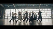 乃木坂46「好きというのはロックだぜ！」ミュージックビデオより。
