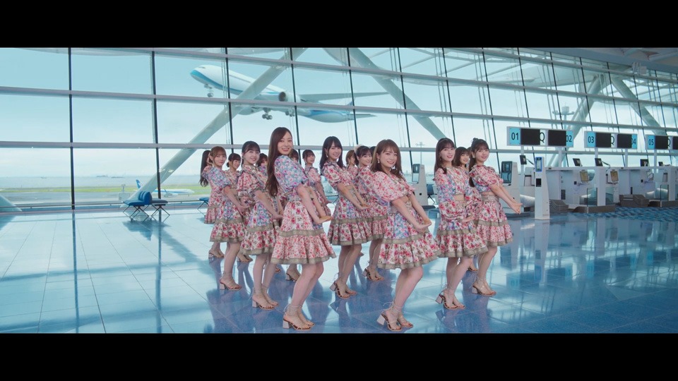 乃木坂46「好きというのはロックだぜ！」ミュージックビデオより。