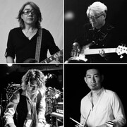左上から時計回りに野村義男（G）、斉藤光隆（B）、浜崎大地（Dr）、宮崎裕介（Key）。
