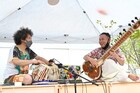 U-zhaanと石濱匡雄のレシピ本出版イベント、ベンガル料理を食べたい人で大盛況