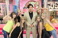 左からみりちゃむ、セイラ、かとみか、平子祐希、りあな、まあや、ゆずは。(c)フジテレビ