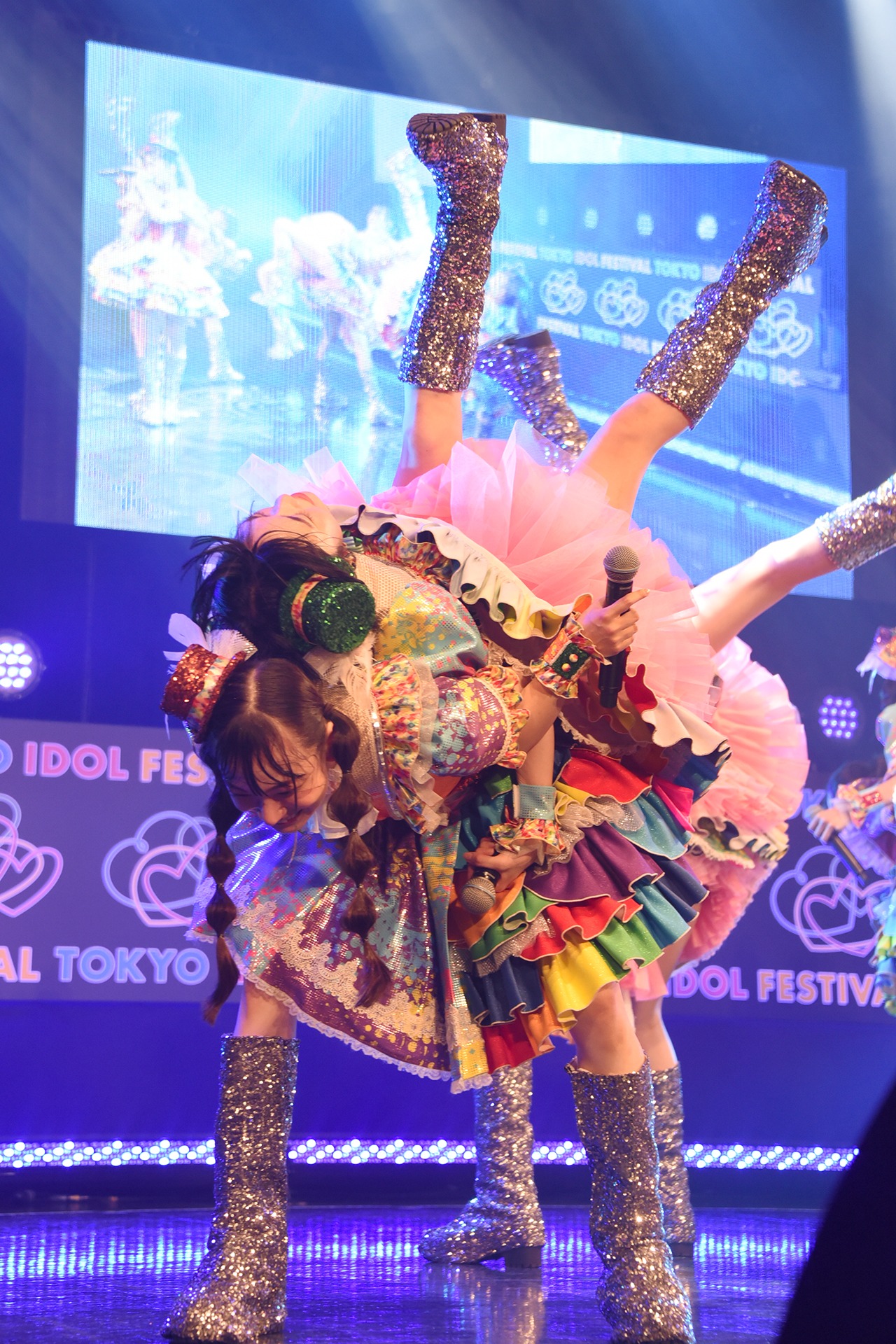 虹のコンキスタドールの岡田彩夢（上）、神田ジュナ（下）。