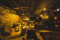 YOKOHAMA COAST garage+のロビーフロア。